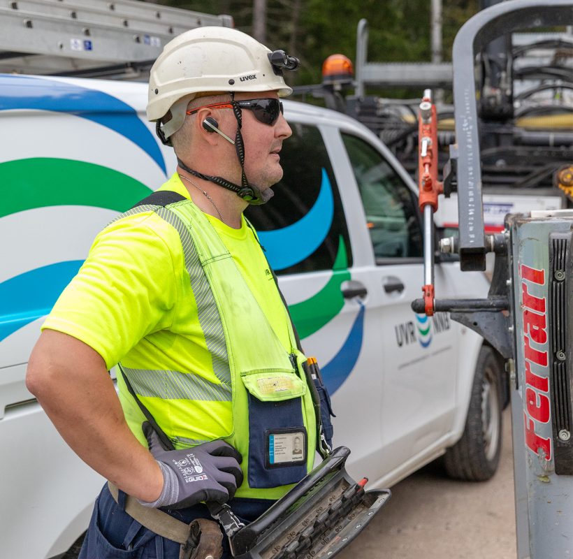 Ammattilainen turvarausteissaan työmaalla